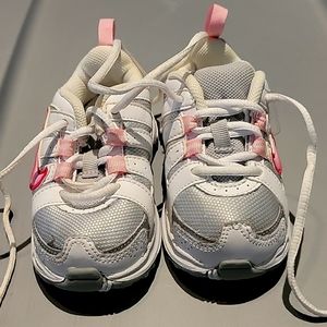 GIRLS' NIKE SNEAKERS - LIKE NEW